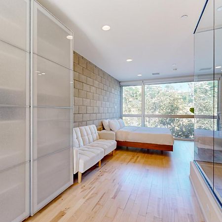 Modern Loft-Style Townhouse In Los Angeles Exterior photo
