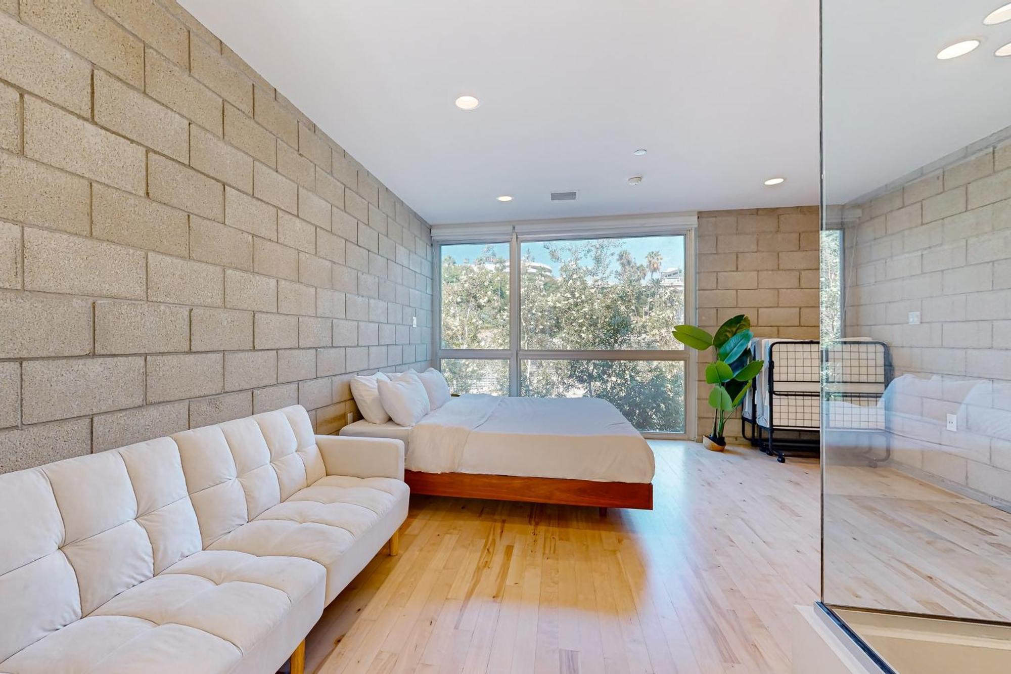 Modern Loft-Style Townhouse In Los Angeles Exterior photo